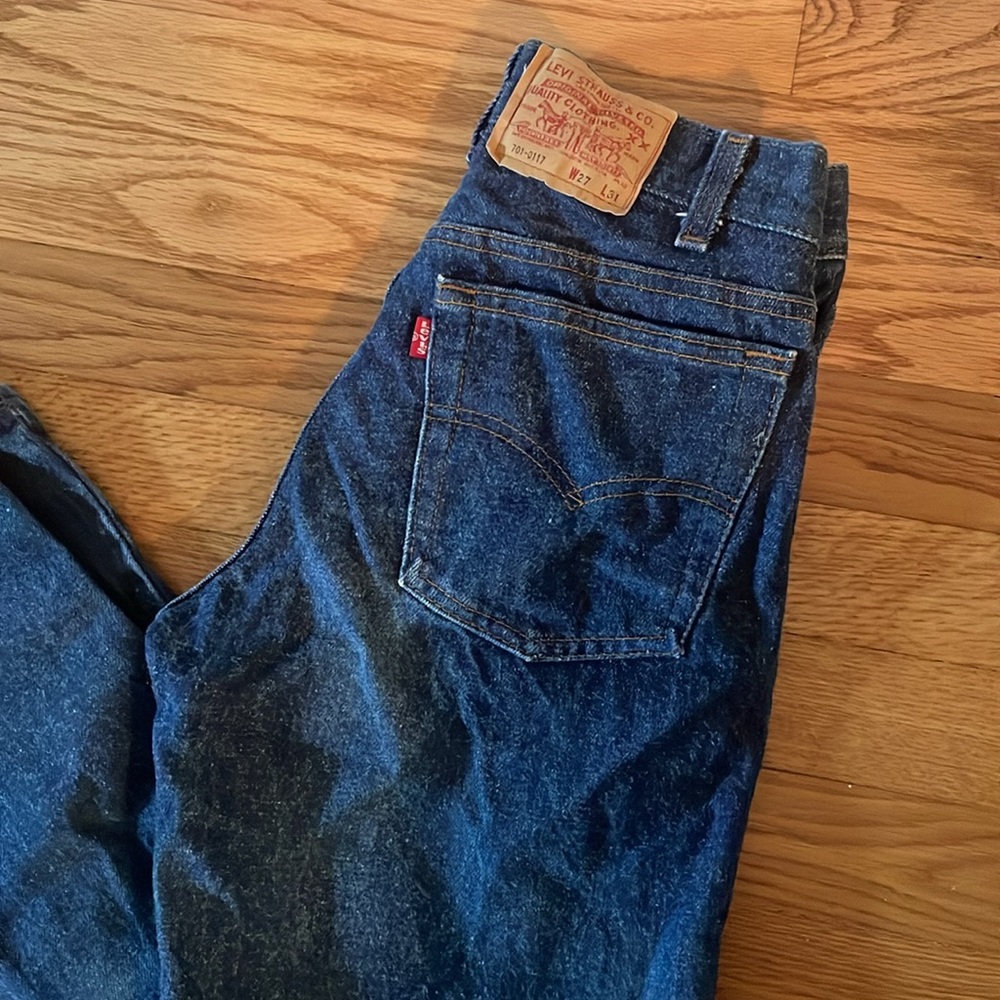 Vintage Levi’s 701-0117 (27x31) actual fit is more like 23x28
